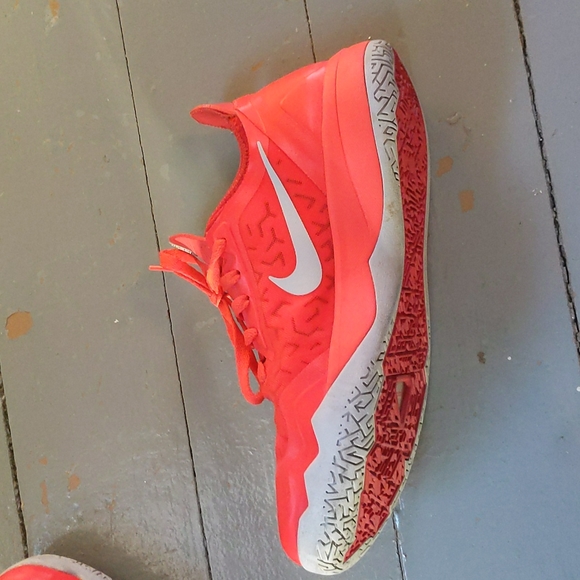 Available. Excellent condition.Red Nike "crusader" shoes - Picture 2 of 4